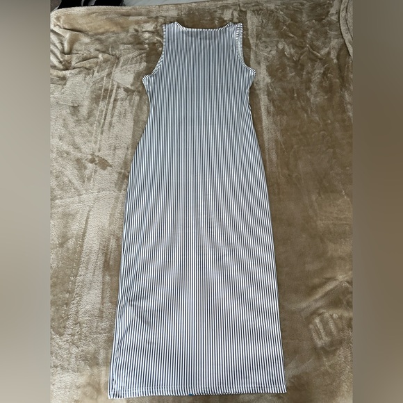 Slim Body hugging dress 🤍 - Picture 2 of 6